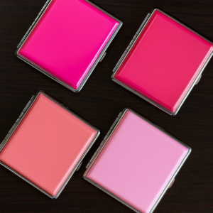 Rozā metāla cigarešu etvija Pink Edition 92x98x15 mm līdz 20 cigaretēm