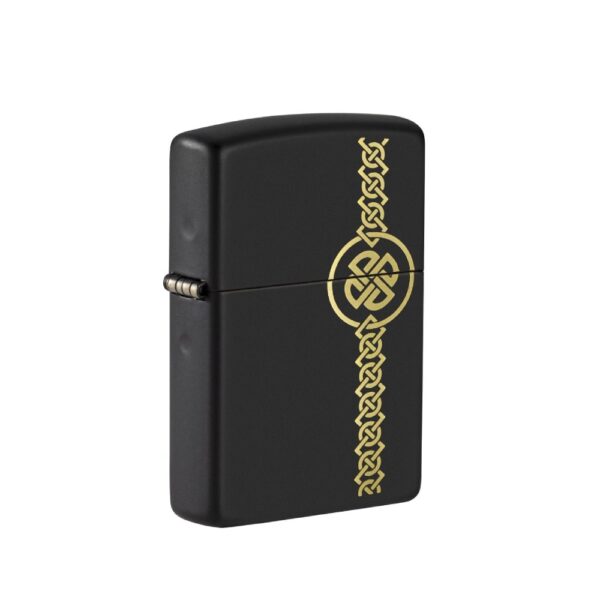 Oriģinālās Zippo šķiltavas melnas matētas ar ķeltu krusta un mezglu dizainu un vēja aizsardzību Oriģinālās Zippo šķiltavas melnas matētas ar ķeltu krusta un mezglu dizainu un vēja aizsardzību