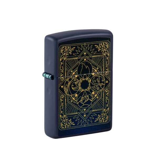Oriģinālās Zippo šķiltavas tumši zilā krāsā ar Elements grafisko dizainu un vēja aizsardzību Oriģinālās Zippo šķiltavas tumši zilā krāsā ar Elements grafisko dizainu un vēja aizsardzību