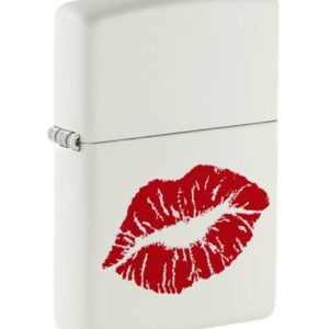 Baltā zippo šķiltava ar sarkanu lūpu nospiedumu